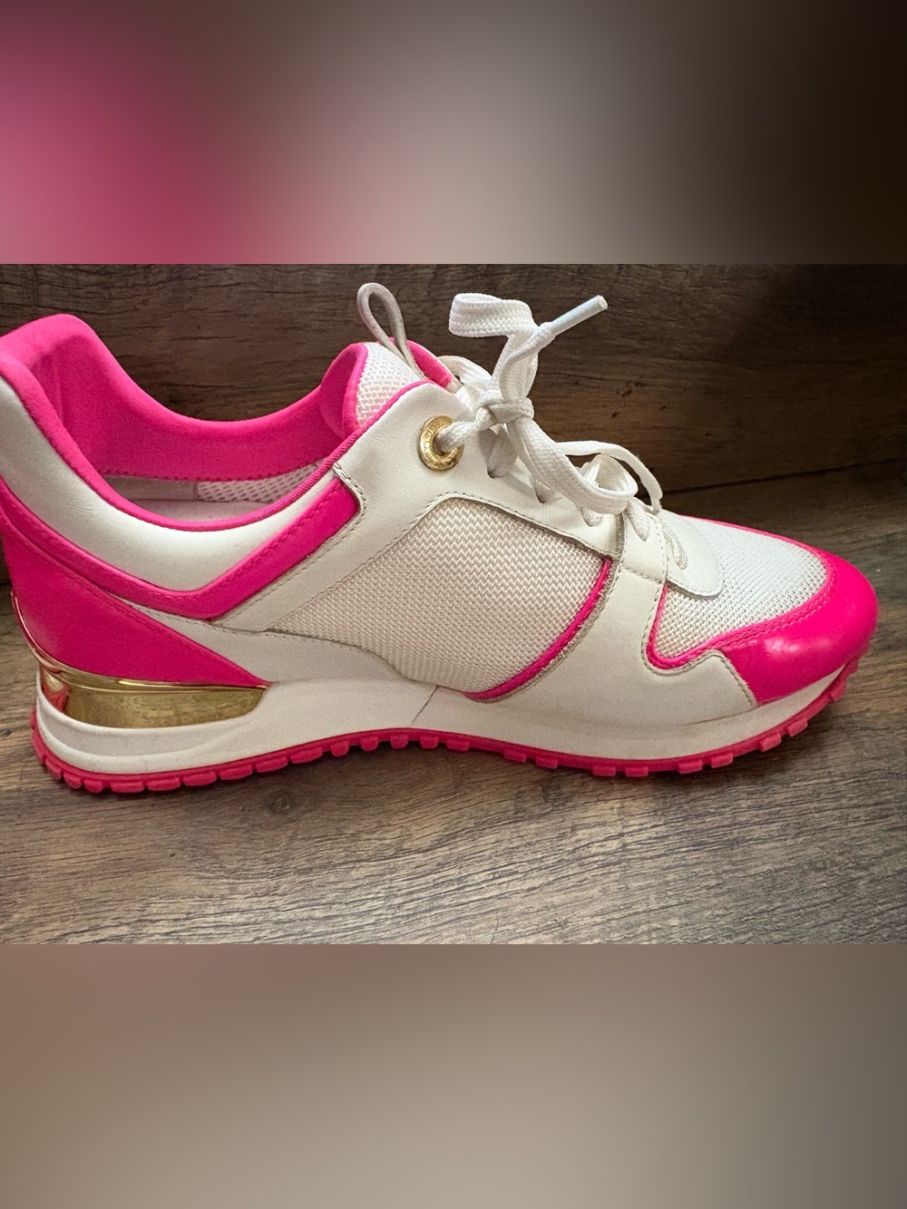 Louis Vuitton White & Hot Pink Low-Top Sneakers with Gold Accent - Picture 4 of 12